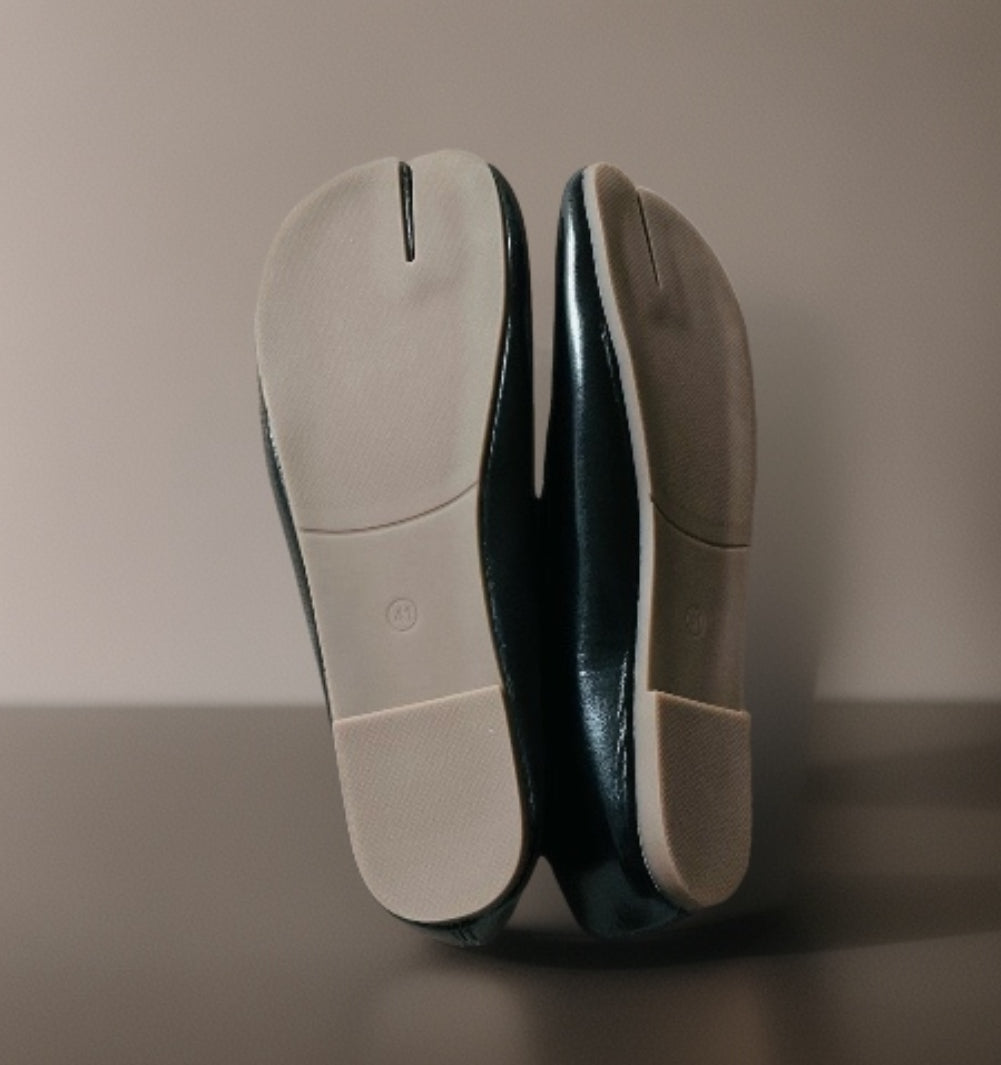 Sollevato Everyday Ballet Tabi – Black Split Toe Flats